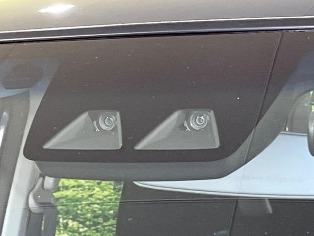 【スマートアシスト】走行中に前方の車両等を認識し、衝突しそうな時は警報とブレーキで衝突回避と被害軽減をアシスト。より安全にドライブをお楽しみいただけます。