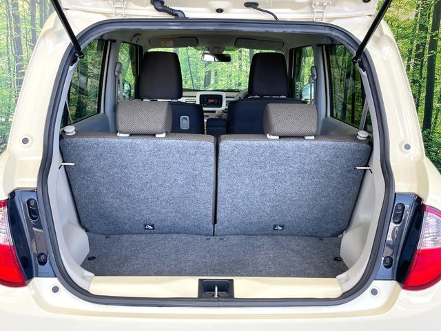 普段のお買い物や通勤、送迎等に十分な荷室スペースを確保しております。セカンドシートを倒すと、大きな荷物の積載も可能です♪