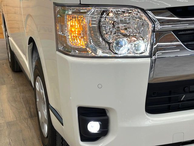 �yLED�w�b�h���C�g�z���V����ԑ��s�����ǍD�Ȏ��E���m�ۂ����S���ĉ^�]�ł��鍂�P�xLED�w�b�h���C�g�𑕔�!�_�����x�������A����d�͂��}�����Ă��܂��B