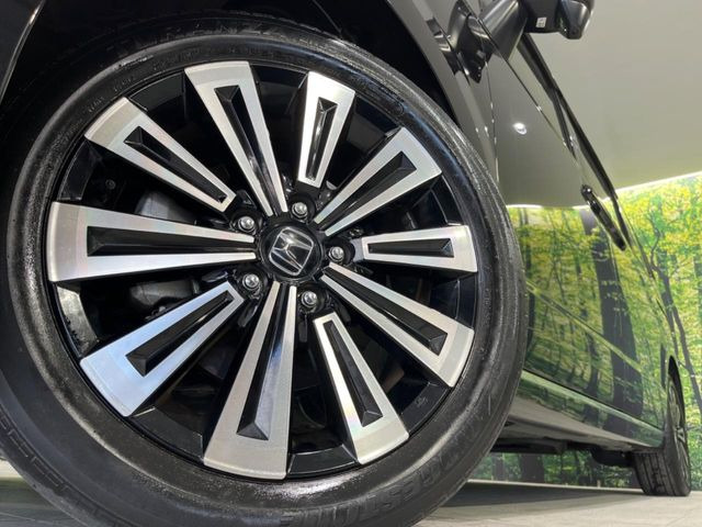 �y����17�C���`�A���~�z�C�[���z�O�ςɃ}�b�`���������A���~�z�C�[���𑕒����Ă���܂��B�e��ЊO�A���~�z�C�[����A�X�^�b�h���X�^�C�����戵�����Ă���܂��B���񂲑��k����������