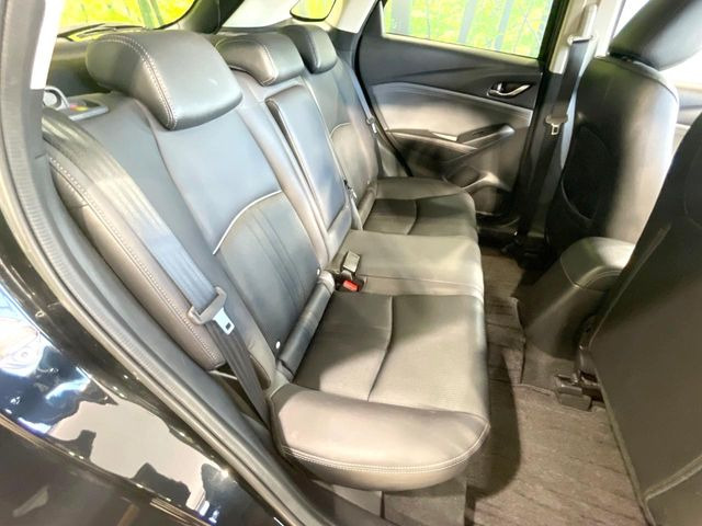 後部座席も気になるようなキズ・汚れやへたり等、大きなダメージはなく、良好な状態です。