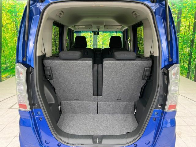 普段のお買い物や通勤、送迎等に十分な荷室スペースを確保しております。セカンドシートを倒すと、大きな荷物の積載も可能です♪