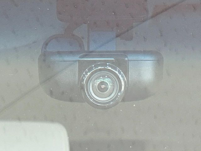 【ドライブレコーダー】安心・安全なカーライフに必須のドライブレコーダーを装備!走行中はもちろん、あおり運転や事故に遭遇した際の状況も映像で記録し、万一のリスクに備えます。