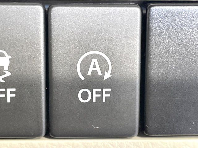 【アイドリングストップ】赤信号や渋滞で停車した際にエンジンを停止し、無駄な燃料の消費を抑えます。燃費向上や環境保護につなげる機能♪エンジンはブレーキを離せば再始動します。