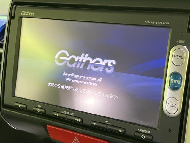 【純正ナビ】人気の純正ナビを装備しております。ナビの使いやすさはもちろん、オーディオ機能も充実!キャンプや旅行はもちろん、通勤や買い物など普段のドライブも楽しくなるはず♪