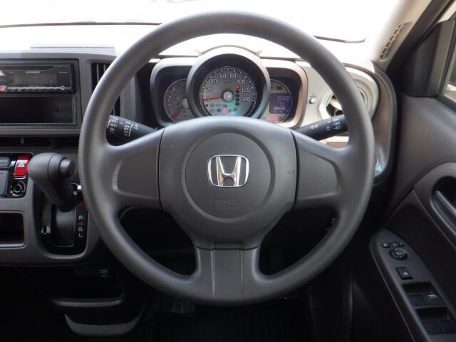 弊社保証では納車日から走行距離無制限で、消耗品を除く全ての部品を1年間保証します。(福祉車両に関して架装装置は保証対象外となります)(外国産車は距離5,000kmまで半年間)