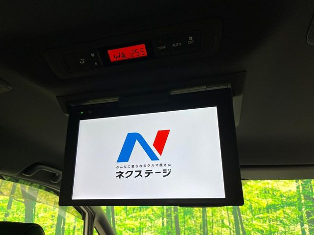 【フリップダウンモニター】大画面モニターで後席でもエンタメをお楽しみいただけます。小さなお子様にも大人気の装備です♪