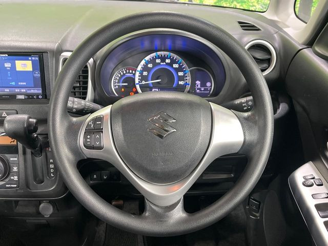 ステアリングも使用感が少なく、きれいな状態となっております♪