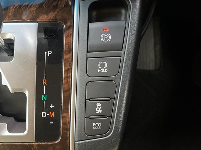 【オートブレーキホールド】信号待ちや渋滞で停車時にブレーキから足を離しても、停止状態を保持してくれます。前進するときはアクセルを踏めば自動で解除されるので安心♪街乗り運転が楽になります♪