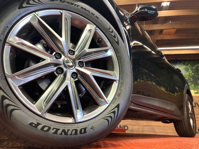 �y����18�C���`�A���~�z�C�[���z�O�ςɃ}�b�`���������A���~�z�C�[���𑕒����Ă���܂��B�e��ЊO�A���~�z�C�[����A�X�^�b�h���X�^�C�����戵�����Ă���܂��B���񂲑��k����������