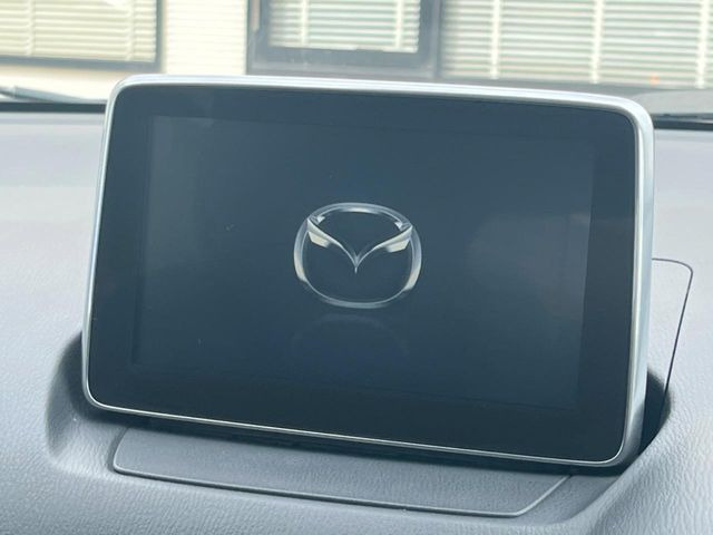 【マツダコネクトナビ】車内の雰囲気にマッチした一体型タイプのナビ。各種車輌設定やBluetooth再生等、様々な機能が楽しめます。直感的なダイヤル操作が可能で、使い勝手も良好です。