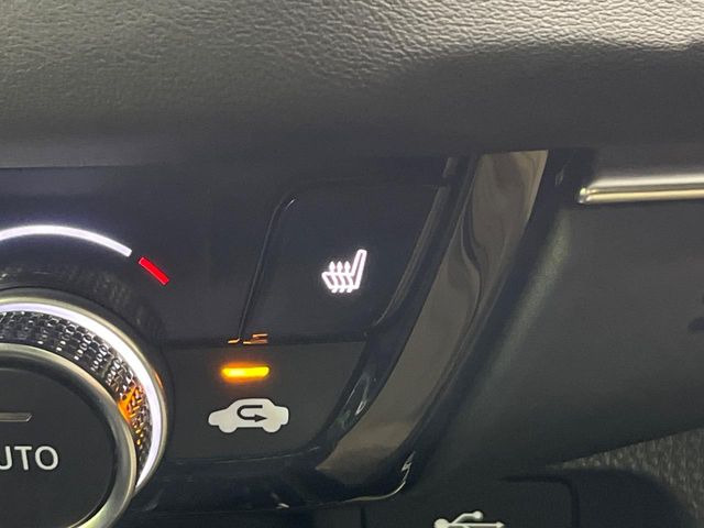 【シートヒーター】寒い日に重宝するシートヒーター!エアコンより早く温まってくれるので寒がりの人も安心ですね♪エアコンの温風は乾燥するから苦手、という方にもをおすすめです。