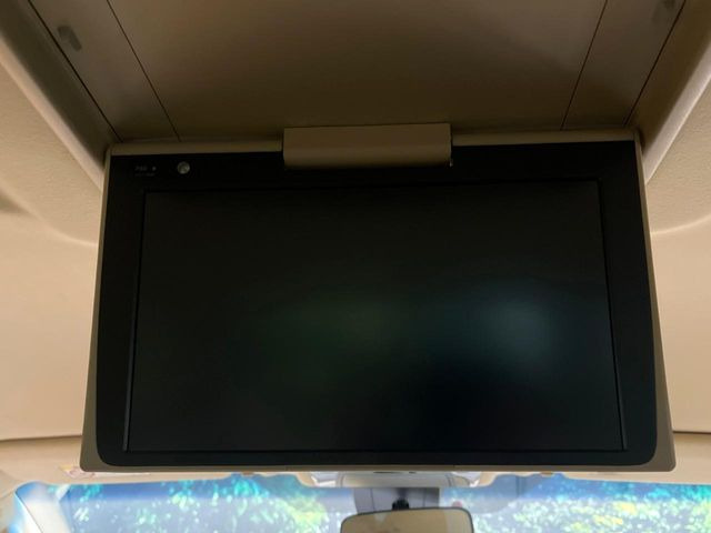 【12.8型フリップダウン】大画面モニターで後席でもエンタメをお楽しみいただけます。家族や友人とお出かけする機会が多い方に大人気です♪