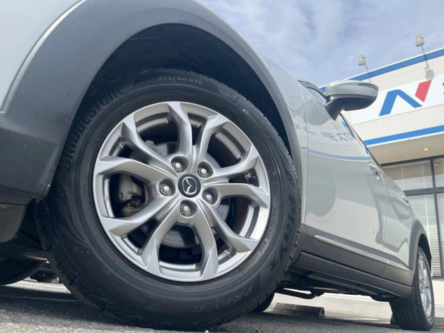 【純正16インチアルミホイール】外観にマッチした純正アルミホイールを装着しております。各種社外アルミホイールや、スタッドレスタイヤも取扱いしております。是非ご相談ください♪