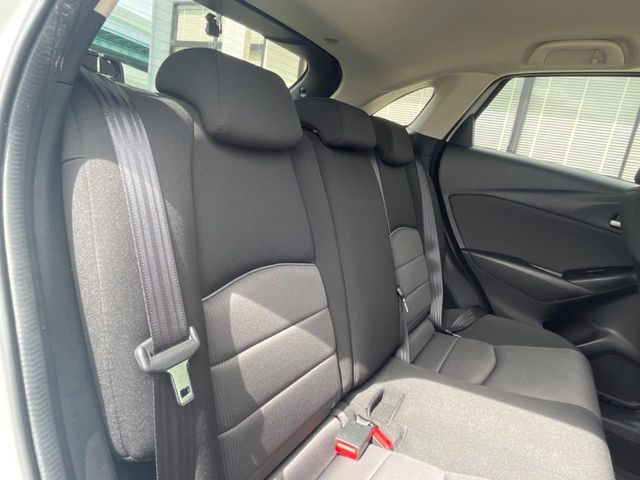 後部座席も気になるようなキズ・汚れやへたり等、大きなダメージはなく、良好な状態です。