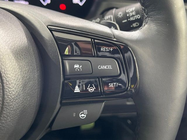 【アダプティブクルーズコントロール】高速道路での長距離走行が楽に!!自動で速度を保つクルーズコントロールが、衝突軽減システムと連携し、前方の車両を感知して車間を保つように速度調節してくれます!!