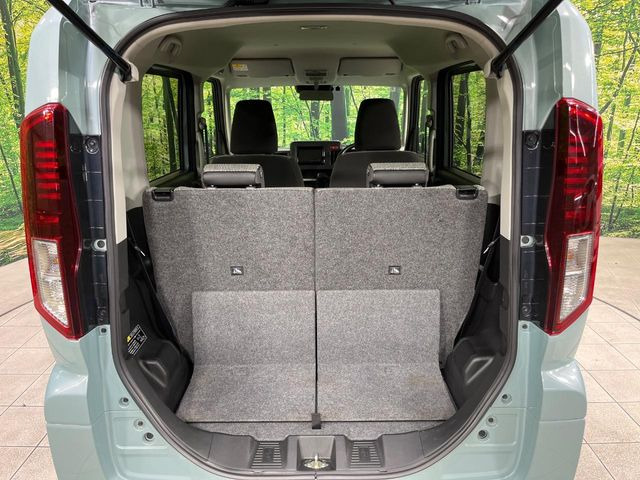 ���i�̂���������ʋ΁A���}���ɏ\���ȉ׎��X�y�[�X���m�ۂ��Ă���܂��B�Z�J���h�V�[�g��|���ƁA�傫�ȉו��̐ύڂ��\�ł���