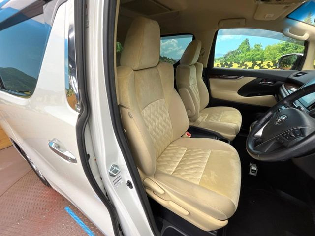 【ベージュレザーシート】デザイン性が高く、高級感のあるベージュ革シート。常に体に触れる部分だから、座り心地の良さにはこだわりたいですね♪汚れの付着や劣化を抑制する内装コーティング施工もおススメですよ♪