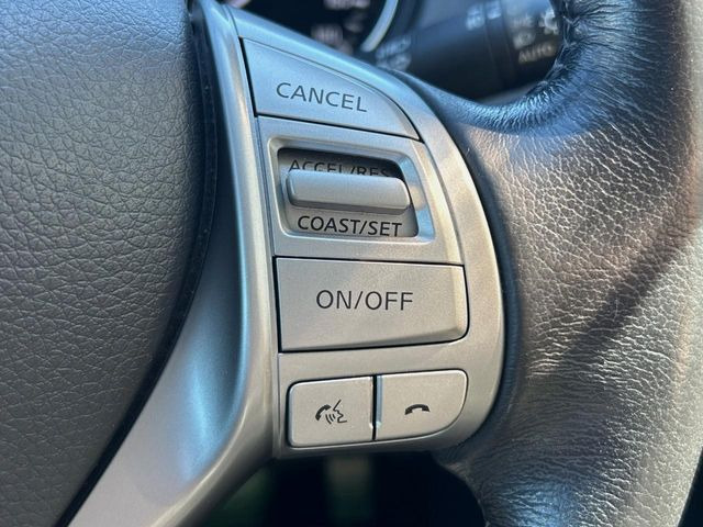 【クルーズコントロール】高速道路もラクラク走行。アクセルを離しても一定速度で走行ができ、長距離運転時の負担を軽減!加速・減速も簡単なスイッチ操作で調整できます。