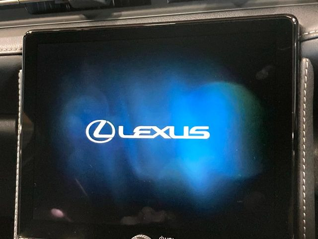 �y9.8�C���` �f�B�X�v���C�I�[�f�B�I�z���ʂ̃f�B�X�v���C��AppleCarPlay��AndroidAuto�����p�\�B�傫�ȉ�ʂŃX�}�z�i�r�A�v���������p���������܂���