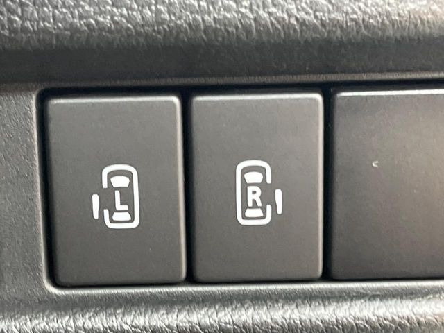 【両側パワースライドドア】スマートキーや運転席のスイッチで後席両側スライドドアの開閉が可能♪電動だから力を入れてドアを開ける必要が無く、小さなお子様でも簡単に開け閉めでき快適です♪