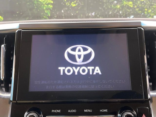 【メーカー純正ナビ】インテリアに溶け込むスタイリッシュな「専用設計」メーカーナビを装備♪視認性や操作性など基本性能にも優れ、より上質なカーライフをお楽しみいただけます。