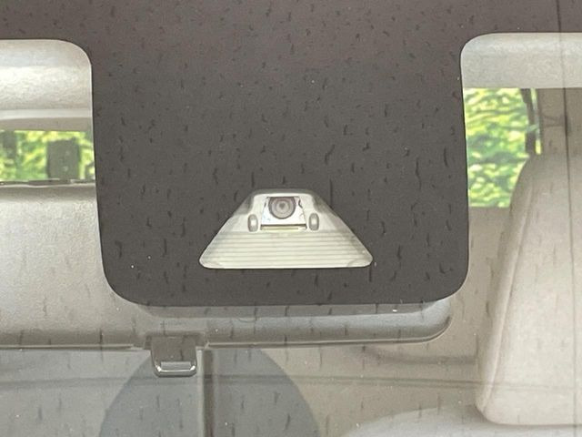 �y�X�}�[�g�A�V�X�g�z���s���ɑO���̎ԗ�����F�����A�Փ˂������Ȏ��͌x��ƃu���[�L�ŏՓˉ���Ɣ�Q�y�����A�V�X�g�B�����S�Ƀh���C�u�����y���݂��������܂��B