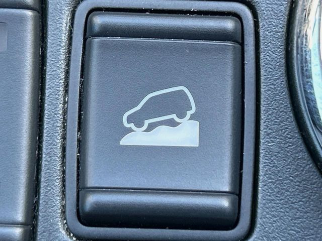 【ダウンヒルアシスト】急な坂道を下るときに自動でブレーキを制御、一定の低速度を保ちます。雪道や悪路など滑りやすい路面の下り坂でもタイヤがロックしないから安心!ハンドル操作に集中できます!