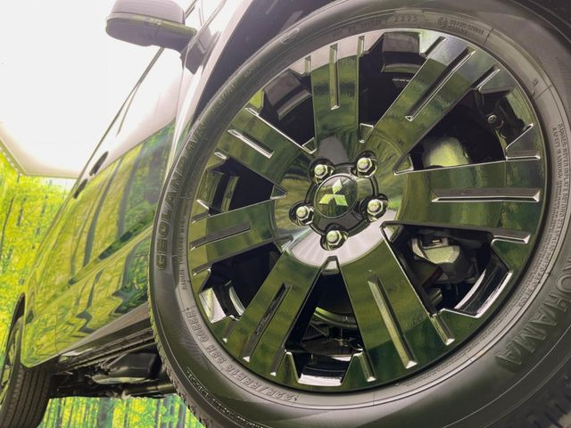 【純正18インチアルミホイール】外観にマッチした純正アルミホイールを装着しております。各種社外アルミホイールや、スタッドレスタイヤも取扱いしております。是非ご相談ください♪