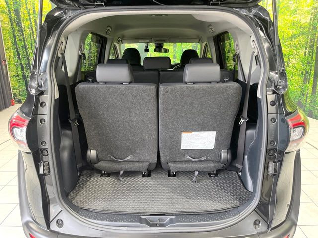 ���i�̂���������ʋ΁A���}���ɏ\���ȉ׎��X�y�[�X���m�ۂ��Ă���܂��B�Z�J���h�V�[�g��|���ƁA�傫�ȉו��̐ύڂ��\�ł���