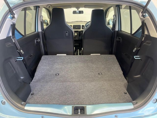 ���i�̂���������ʋ΁A���}���ɏ\���ȉ׎��X�y�[�X���m�ۂ��Ă���܂��B�Z�J���h�V�[�g��|���ƁA�傫�ȉו��̐ύڂ��\�ł���