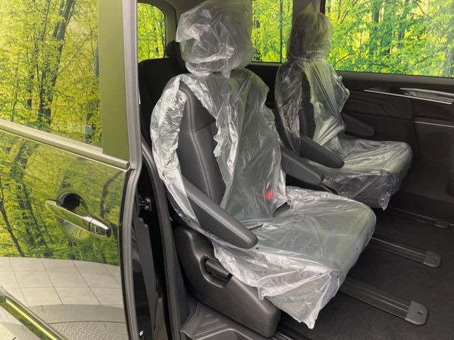 高品質なオリジナルフロアマットもオプションにてご用意しております。お好きなデザインやカラーをお車に合わせて選んでいただくことができます♪