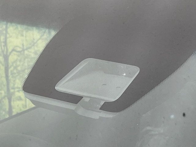 【レーダークルーズコントロール】高速道路での長距離走行が楽に!!自動で速度を保つクルーズコントロールが、衝突軽減システムと連携し、前方の車両を感知して車間を保つように速度調節してくれます!!