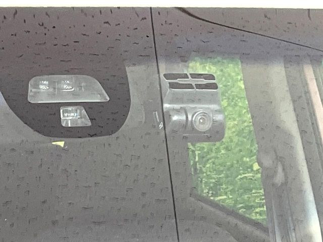 �y�z���_�Z���V���O�z���s���ɑO���̎ԗ�����F�����A�Փ˂������Ȏ��͌x��ƃu���[�L�ŏՓˉ���Ɣ�Q�y�����A�V�X�g�B�����S�Ƀh���C�u�����y���݂��������܂��B