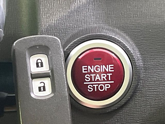 �yHonda�X�}�[�g�L�[�z�J�o����|�P�b�g�ɓ��ꂽ�܂܂ł��h�A�̎{���E�������\�ȃX�}�[�g�L�[�𑕔��B�G���W���̃I���E�I�t�����J�M�����o���K�v����������Ƃ��Ă��֗��ł���