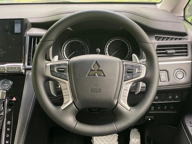 【ステアリングスイッチ】運転中、前方から目線をそらすことなく、オーディオ等の操作が可能な便利機能!安心&快適なドライブを演出してくれます♪