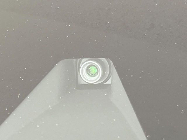 【インテリジェントエマージェンシーブレーキ】フロントカメラで前方の車両や歩行者を検知。衝突しそうな時は衝突被害軽減ブレーキが作動、衝突回避をサポート。より安全にドライブをお楽しみいただけます。