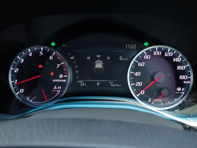 視認性の良い計器パネルです。一目で欲しい情報を認識できますね。