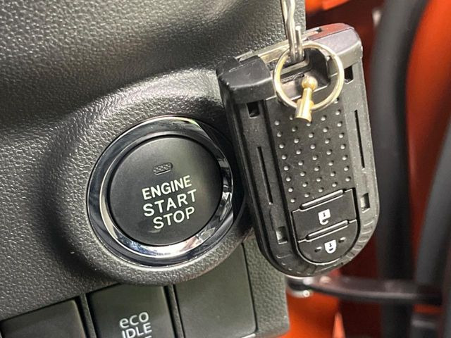 �y�L�[�t���[�V�X�e���z�J�o����|�P�b�g�ɓ��ꂽ�܂܂ł��h�A�̎{���E�������\�ȃX�}�[�g�L�[�𑕔��B�G���W���̃I���E�I�t�����J�M�����o���K�v����������Ƃ��Ă��֗��ł���