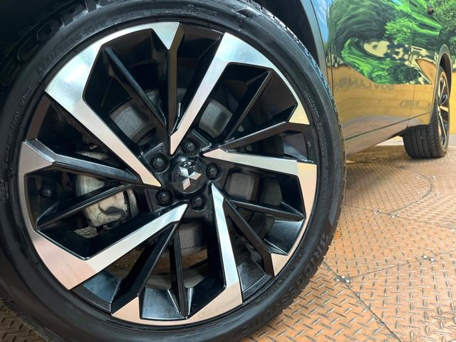 【純正アルミホイール】外観にマッチした純正アルミホイールを装着しております。各種社外アルミホイールや、スタッドレスタイヤも取扱いしております。是非ご相談ください♪