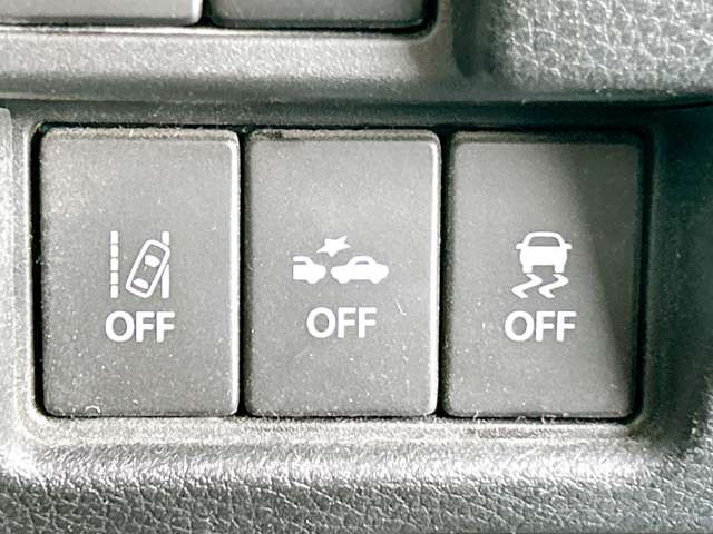 【衝突軽減装置】走行中に前方の車両等を認識し、衝突しそうな時は警報とブレーキで衝突回避と被害軽減をアシスト。より安全にドライブをお楽しみいただけます。