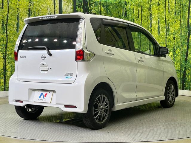 ☆全国のネクステージからお取り寄せが可能※!遠方の店舗に展示してあるクルマが気になる場合も、最寄りの店舗でご覧いただくことが可能です!是非私たちに要望をお聞かせください!※別途費用