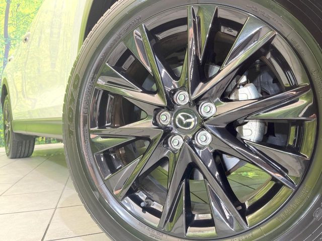 【純正19インチアルミホイール】外観にマッチした純正アルミホイールを装着しております。各種社外アルミホイールや、スタッドレスタイヤも取扱いしております。是非ご相談ください♪