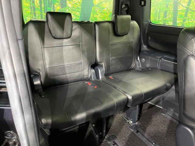 3列目シートはもちろん状態良好☆大人でもゆったりと座って頂けますので、大人数でのお出かけもラクラクです♪ご家族で、気の知れた仲間で、ドライブに行くのが楽しみですね♪