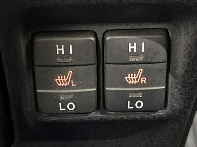 【シートヒーター】寒い日に重宝するシートヒーター!エアコンより早く温まってくれるので寒がりの人も安心ですね♪エアコンの温風は乾燥するから苦手、という方にもをおすすめです。