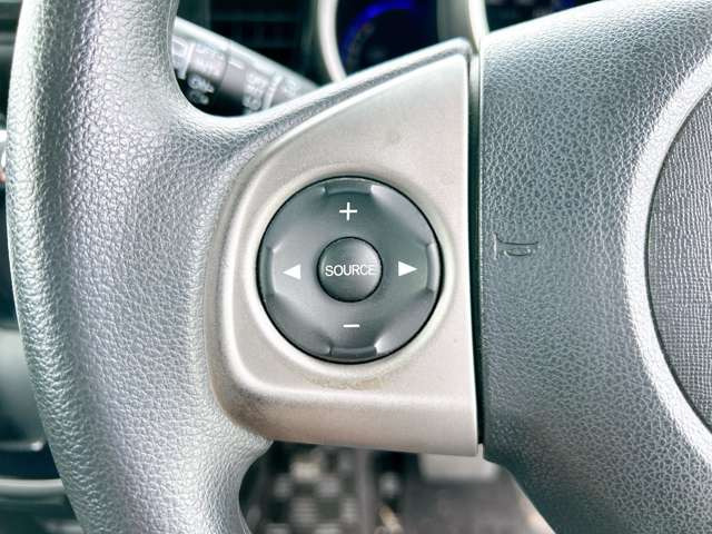 �y�X�e�A�����O�X�C�b�`�z�n���h���̃{�^���ŊȒP�Ƀi�r�̉��ʂ�`�����l������\�ł���