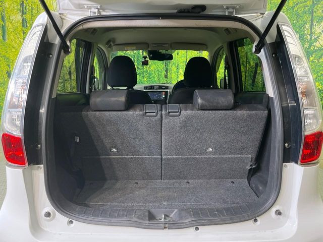 普段のお買い物や通勤、送迎等に十分な荷室スペースを確保しております。セカンドシートを倒すと、大きな荷物の積載も可能です♪