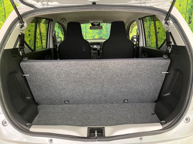 ���i�̂���������ʋ΁A���}���ɏ\���ȉ׎��X�y�[�X���m�ۂ��Ă���܂��B�Z�J���h�V�[�g��|���ƁA�傫�ȉו��̐ύڂ��\�ł���