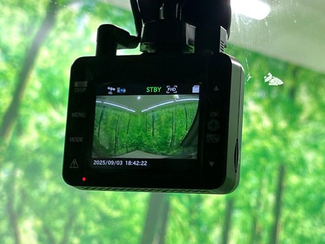 【ドライブレコーダー】安心・安全なカーライフに必須のドライブレコーダーを装備!走行中はもちろん、あおり運転や事故に遭遇した際の状況も映像で記録し、万一のリスクに備えます。