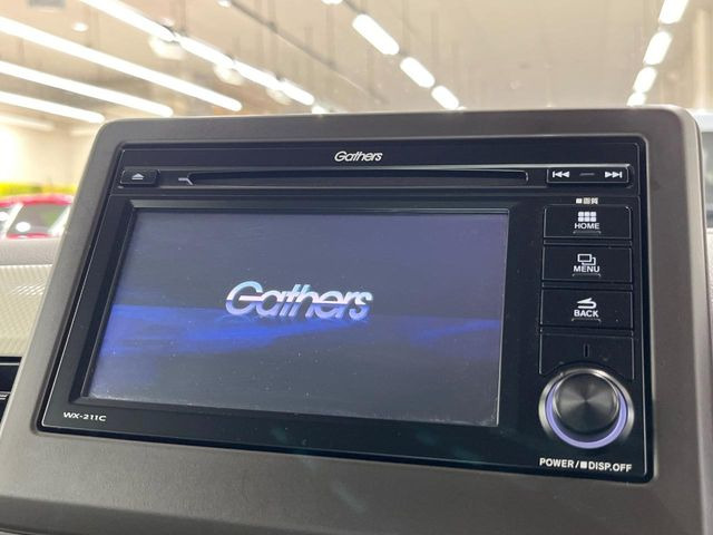 【純正ナビ】人気の純正ナビを装備しております。ナビの使いやすさはもちろん、オーディオ機能も充実!キャンプや旅行はもちろん、通勤や買い物など普段のドライブも楽しくなるはず♪